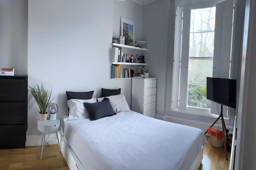 Gorgeous 2 Bedroom Flat In Charming Swiss Cottage Лондон Екстериор снимка